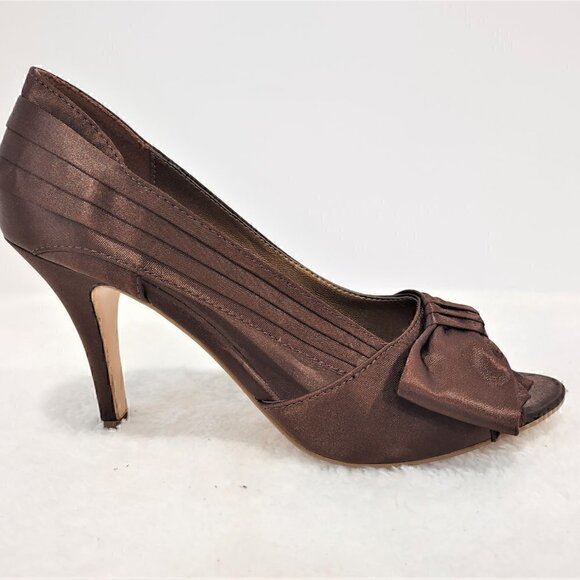 Maripe "Jezebel" Brown Pleated Fabric Heels w/ Bow-Bridal / Formal - Size 6.5 - Picture 12 of 14